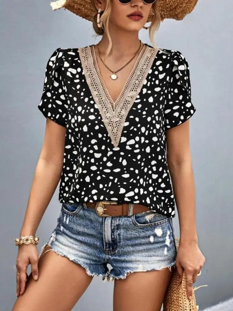 Lace Trim V-Neck Printed Tee